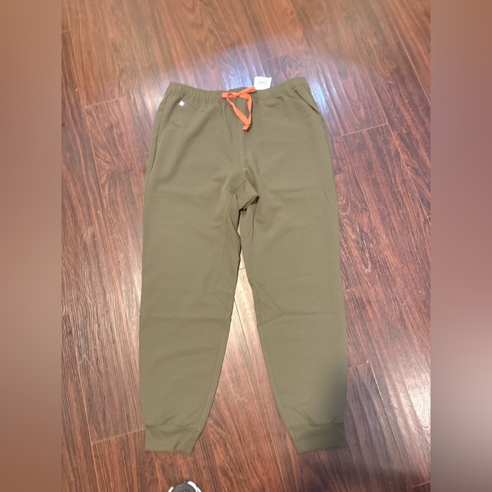 Figs jogger pants size large green NWT
